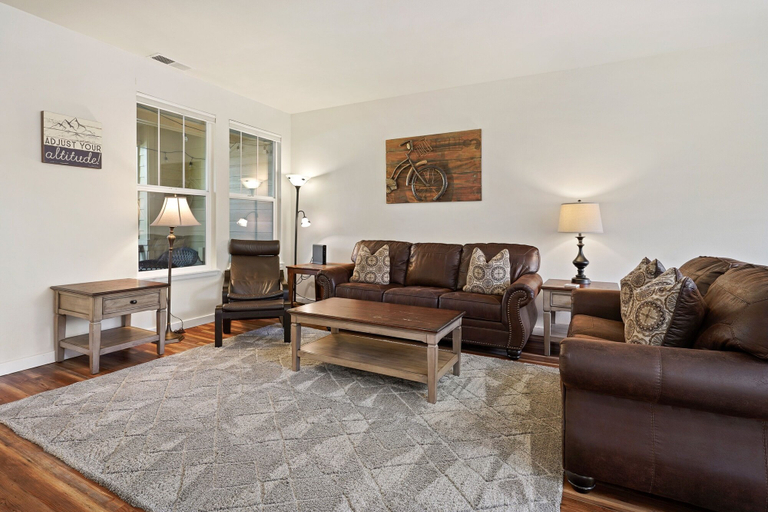 Living area 2, Old Mill Magic 2 Bedroom Townhouse by RedAwning, Deschutes