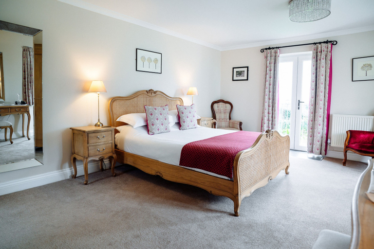 Bedroom 2, King Arthur Hotel, Swansea