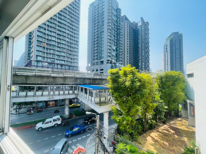Exterior & Views 16