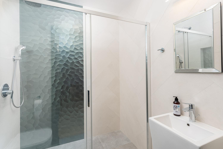Bathroom 2, Boutique Hotel RABBIT HOLE, Kielce City