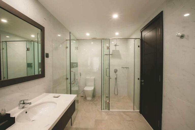 Bathroom 10