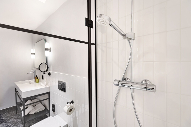 Bathroom 4, Hotel Astoria Vienna, Curio Collection by Hilton, Wien
