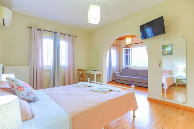 Room 2, Villa Kristefi in Kato Korakiana, Ionian Islands
