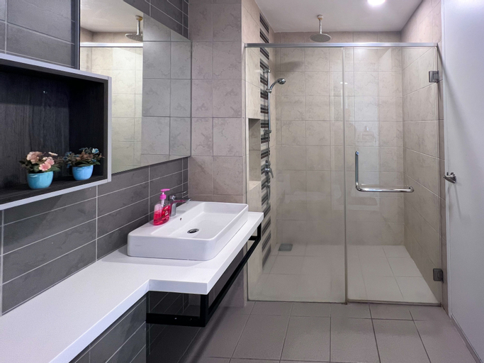 Bathroom 11