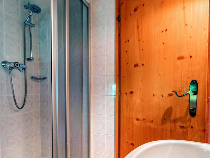 Bathroom 2, Rettenstein und Gaisbergblick, Kitzbühel
