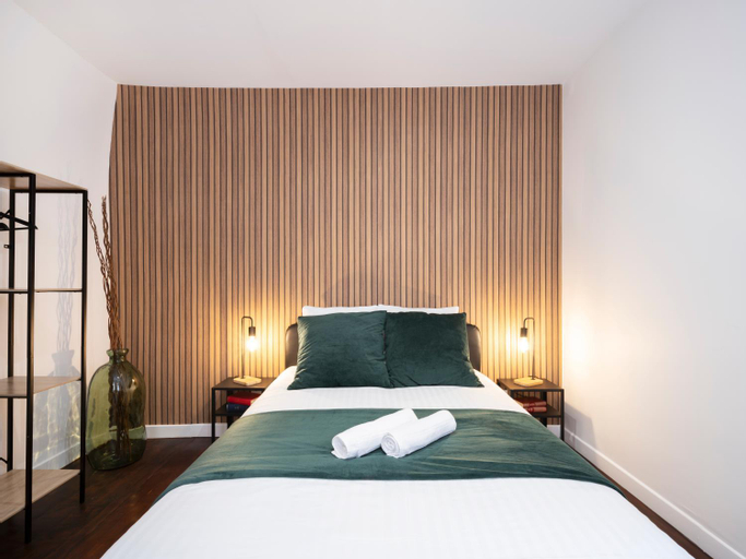Bedroom 2, Bohemian Bakoua & Chesterfield Cottage, hyper-centre, Moselle