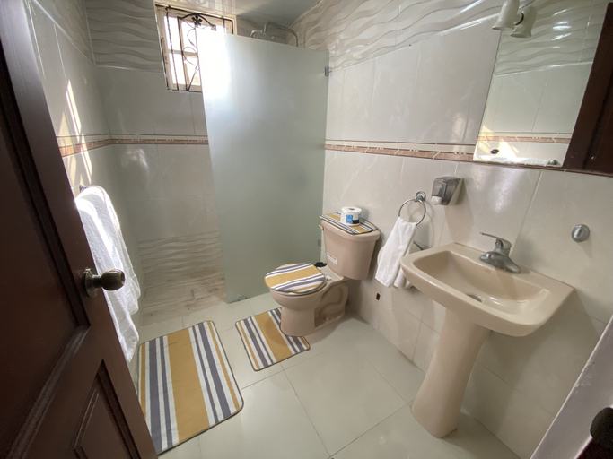 Bathroom 3, Inviting 3-bedroom Stay in Santo Domingo!, Santo Domingo Norte