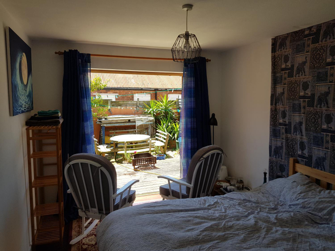 Others 4, Garden room, Devon