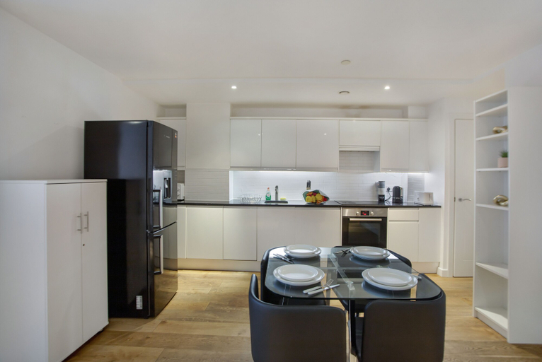 Others 5, 2-bed Apartment, Sleeps 4, Free Parking, London