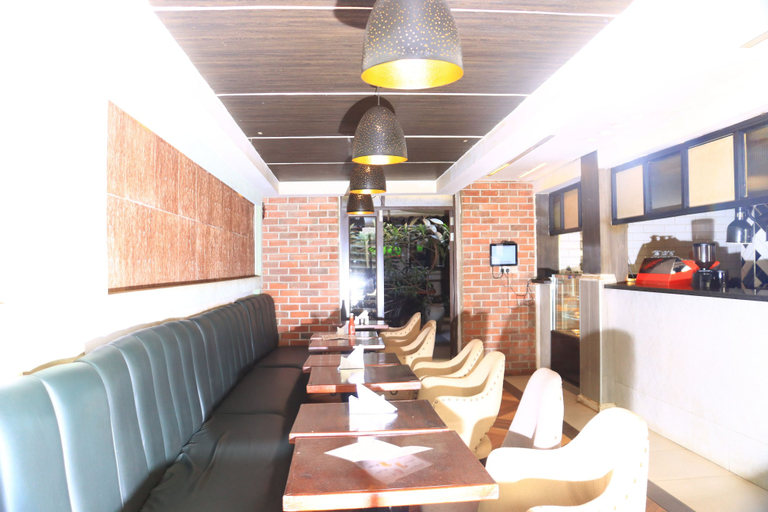 Others 5, Hotel Mercury, Starehe