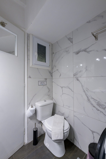 Bathroom 2, Fully Renovated Flat in Prime Location, Attica