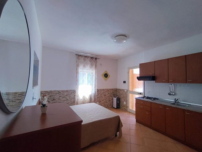 Others 5, Villa Elvira, Foggia