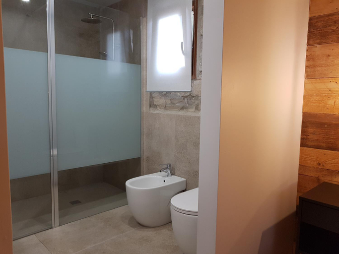 Bathroom 2, Les Muntades, Barcelona