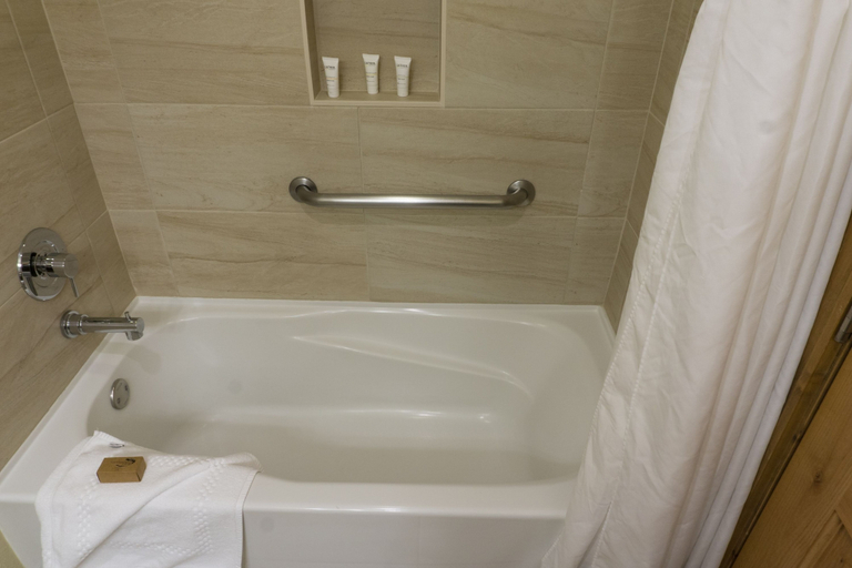 Bathroom 4, Grand Summit Hotel Spacious Family Suite by RedAwning, Summit