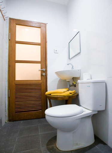 Bathroom 4, Batik Sekar Bali Guest House, Gianyar