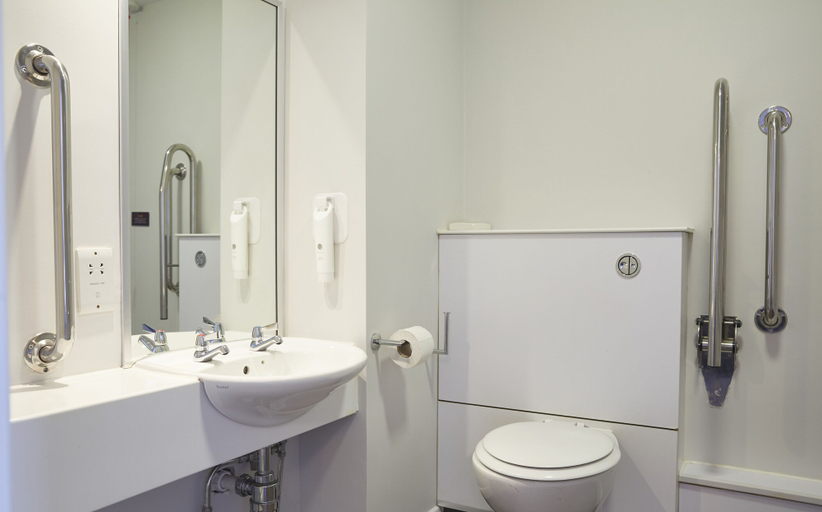 Bathroom 4, The Bowman by Greene King Inns, Nottinghamshire