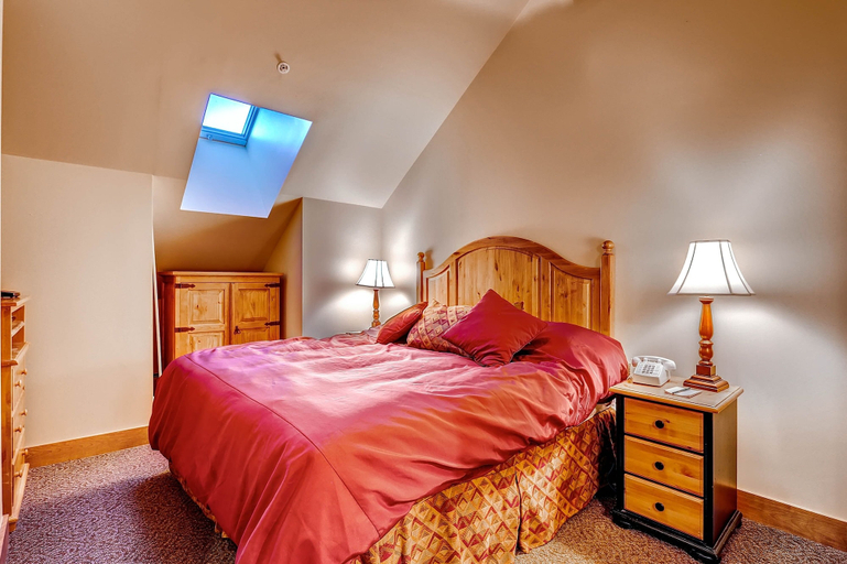 Room 3, Red Hawk 2291, Summit