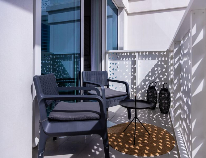 Balcony 3, Luxurious 1BR Oasis Panoramic Views, Dubai