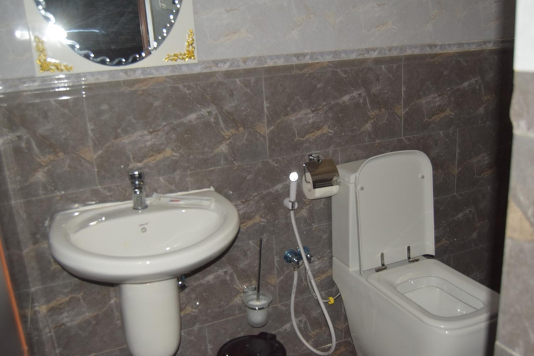 Bathroom, Zimbo Golden Vip Lodge, Kinondoni