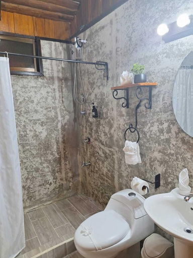 Bathroom 4, HOTEL TANGARA ARENAL, San Ramón