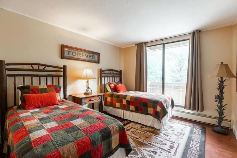 Room 3, Scorpio Condos with Magnificent Vail Mountain Views by RedAwning, Eagle