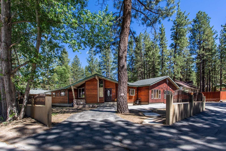 Exterior & Views 2, Big Bear Splash, San Bernardino