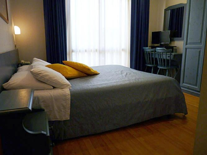 Bedroom 2, Albergo Ristorante Cavallo Bianco, Cuneo