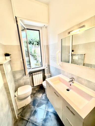 Bedroom 2, A 5 minuti dal mare - Dolphin Beach House, Savona