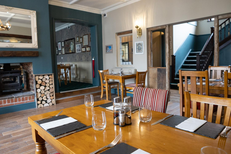 Food & Drinks 5, White Hart Hotel, Wiltshire