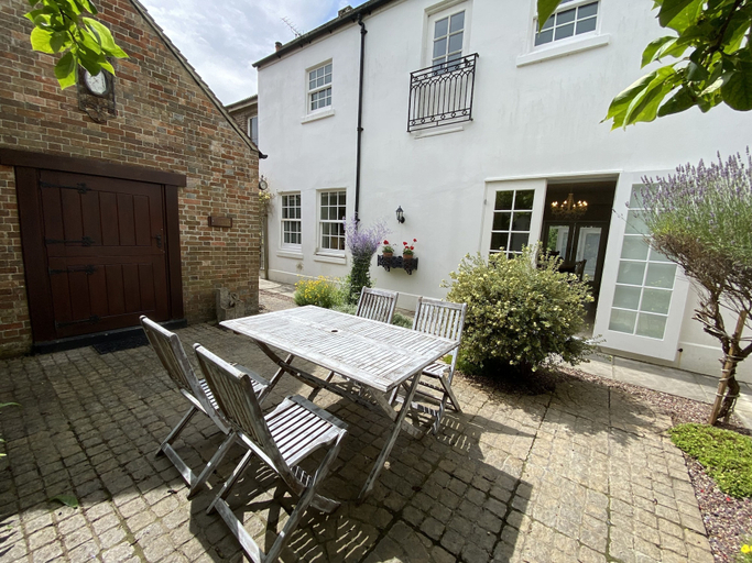 Exterior & Views, Stunning and Luxurious Manor House Holiday Home, Dorset