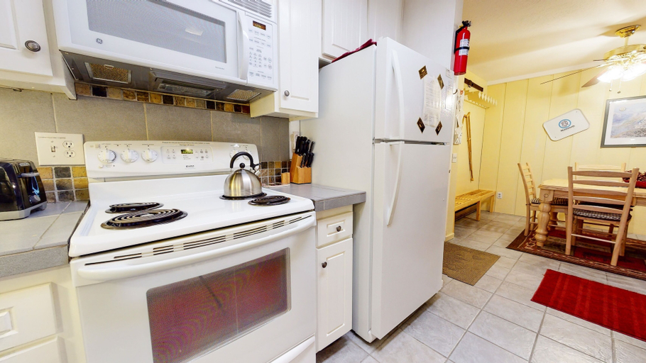 Private kitchen 5, Summit #3 1 Bedroom Condo, Mono