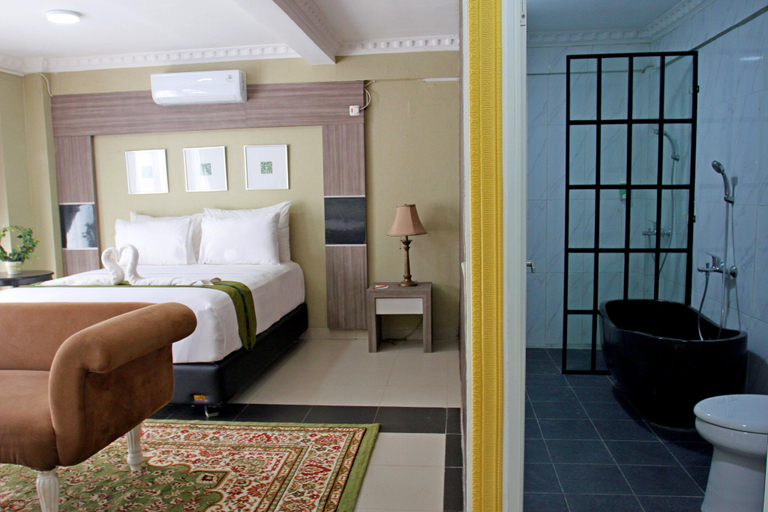 Bathroom 2, Horison Rahaya Resort Banten, Lebak