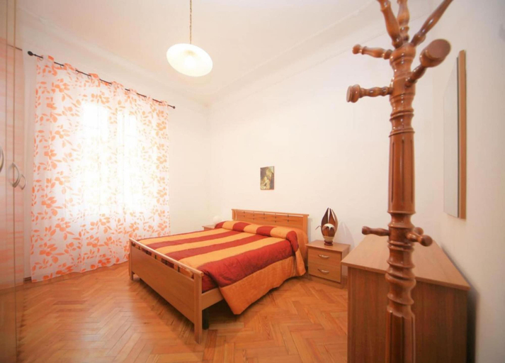 Bedroom 2, Hanbury 10 in Alassio, Savona