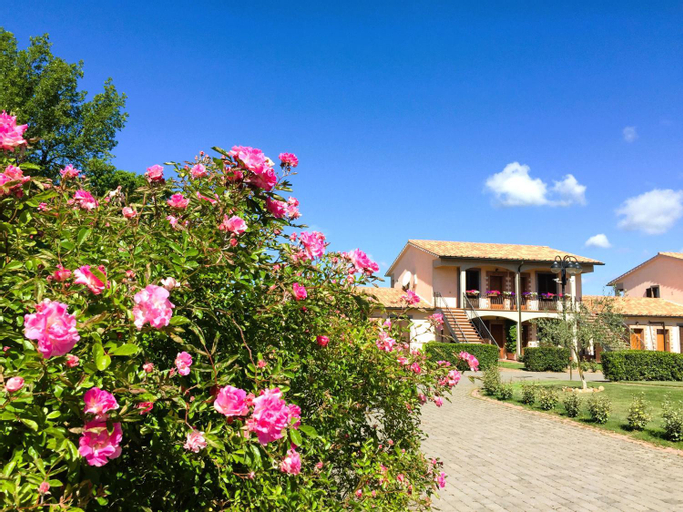 Residence surrounded by greenery with swimming pool in Sorano, Grosseto