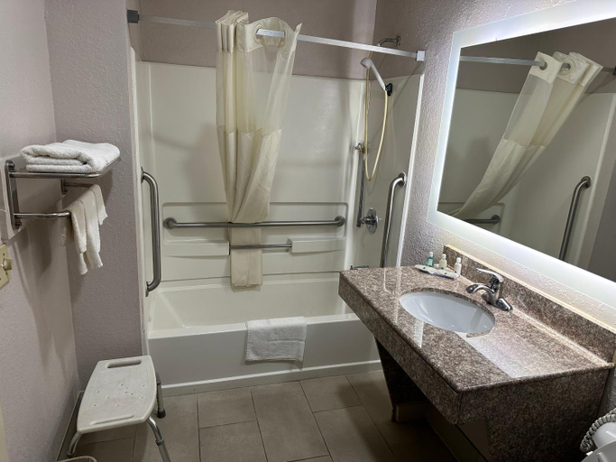 Bathroom 4, Quality Inn Ashland, Boyd