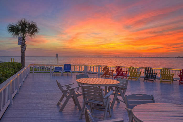 Food & Drinks 5, Sailport Waterfront Suites, Hillsborough