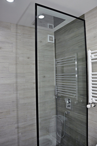 Bathroom 2, Luxury 4 Bedroom Apartment in Tbilisi, Tbilisi