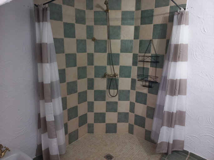 Bathroom 2, Cuevas Barrio Las Santas, Granada