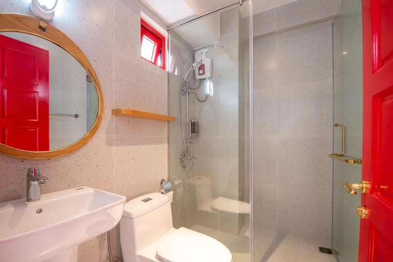 Bathroom 4, Leiden Homestay & Cafe, District 1
