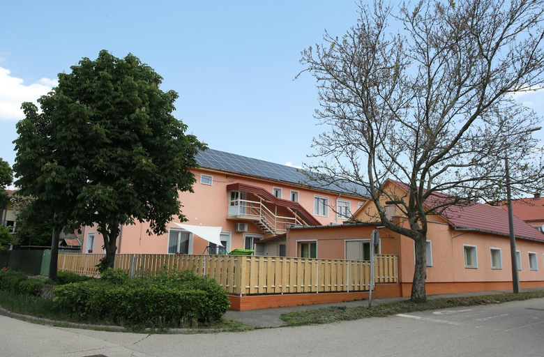 Others 5, Central Panzio, Szentes