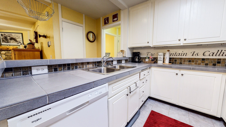 Private kitchen 4, Summit #3 1 Bedroom Condo, Mono
