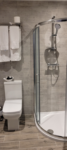 Bathroom 3, Victoria Park Lodge, Warwickshire