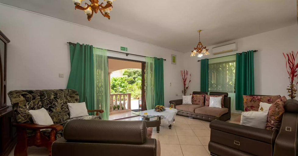 Others 2, Two Bedroom Apartment - Chez Benoit self catering