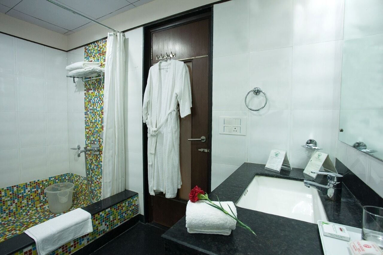 Bathroom, Flag House Resort, Shimla