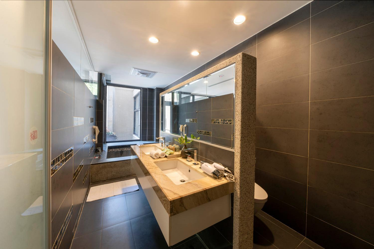 Bathroom 5, Tai-Yi Red Maple Resort, Nantou