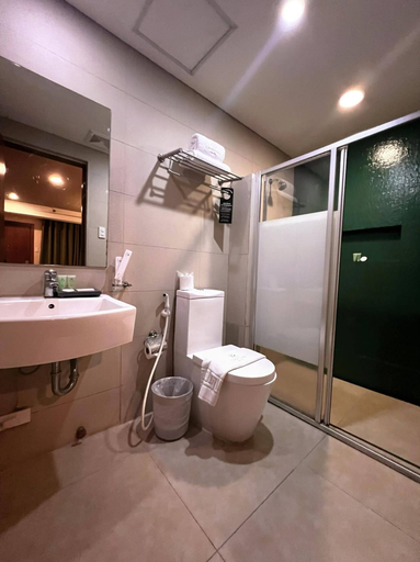 Bathroom 4, 88 Courtyard Hotel, Pasay City