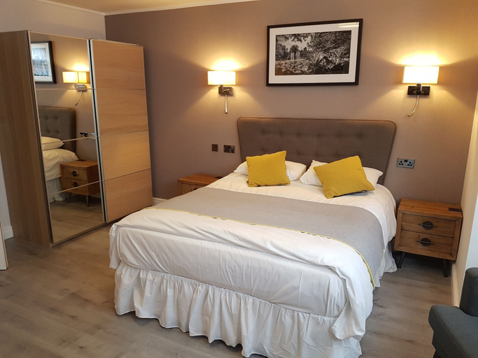 Bedroom 2, Victoria Park Lodge, Warwickshire
