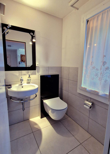 Bathroom 13