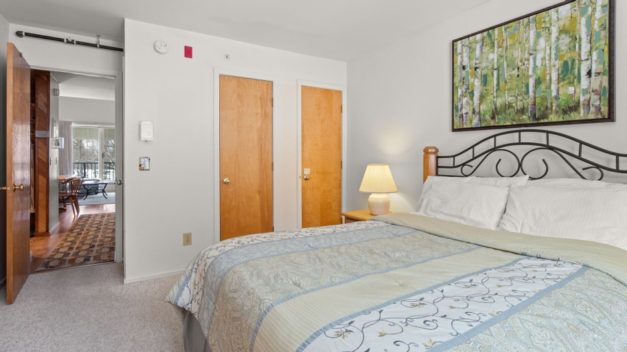 Bedroom 3, 19 Mountainside 2 Bedroom Condo by RedAwning, Washington