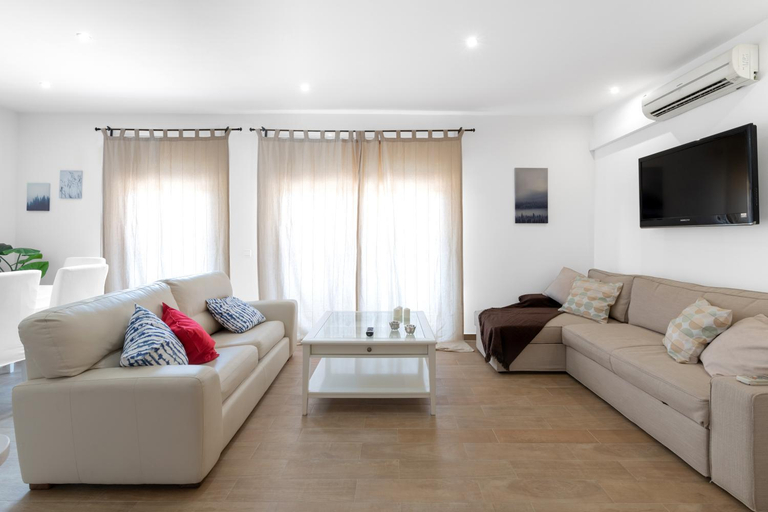 Others 2, Maka beach apartment v, Barcelona
